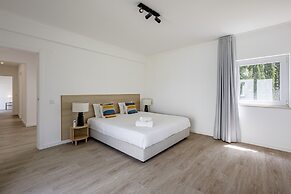 Aroeira Modern Grand Villa by Homing