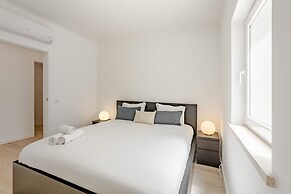 Aroeira Modern Grand Villa by Homing