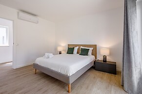 Aroeira Modern Grand Villa by Homing