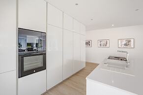 Aroeira Modern Grand Villa by Homing