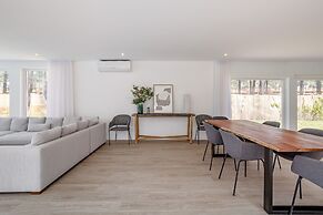 Aroeira Modern Grand Villa by Homing