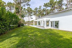 Aroeira Modern Grand Villa by Homing