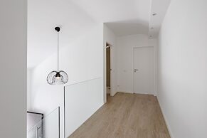 Aroeira Modern Grand Villa by Homing