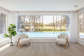 Aroeira Modern Grand Villa by Homing