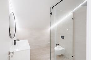 Aroeira Modern Grand Villa by Homing