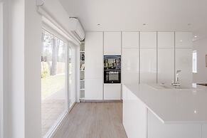 Aroeira Modern Grand Villa by Homing