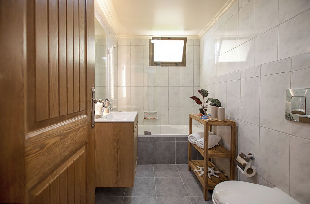 Akl - Chic Apts & Balconies in Batroun