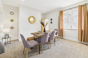 Host Stay Jomor House