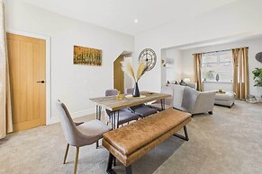 Host Stay Jomor House
