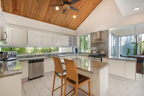 Modern Luxury 6 BR Tropical Retreat With Pool