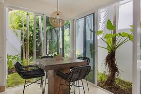 Modern Luxury 6 BR Tropical Retreat With Pool