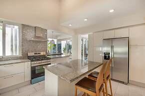 Modern Luxury 6 BR Tropical Retreat With Pool