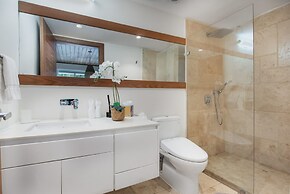 Modern Luxury 6 BR Tropical Retreat With Pool