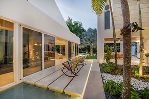 Modern Luxury 6 BR Tropical Retreat With Pool