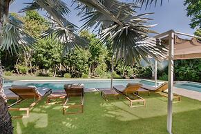 Modern Luxury 6 BR Tropical Retreat With Pool