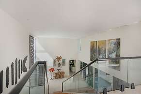 Modern Luxury 6 BR Tropical Retreat With Pool