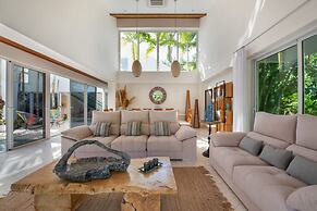 Modern Luxury 6 BR Tropical Retreat With Pool