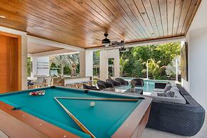 Modern Luxury 6 BR Tropical Retreat With Pool