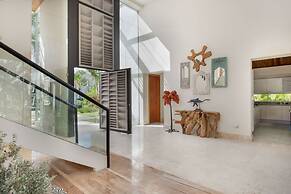 Modern Luxury 6 BR Tropical Retreat With Pool