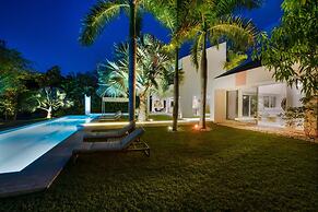 Modern Luxury 6 BR Tropical Retreat With Pool
