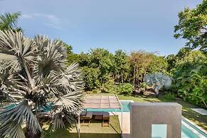 Modern Luxury 6 BR Tropical Retreat With Pool