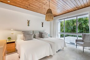 Modern Luxury 6 BR Tropical Retreat With Pool