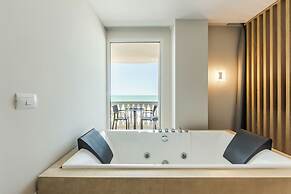 SEA LA VIE SUITES
