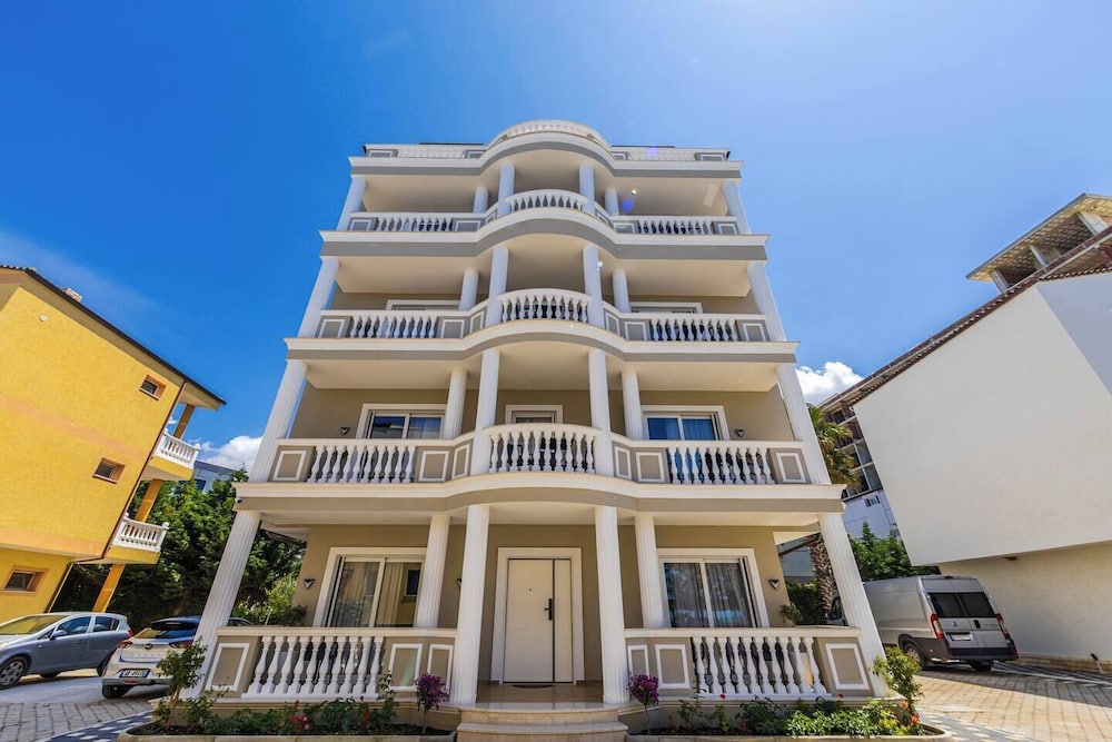 SEA LA VIE SUITES