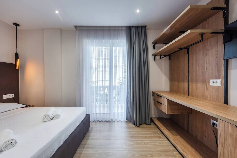 SEA LA VIE SUITES