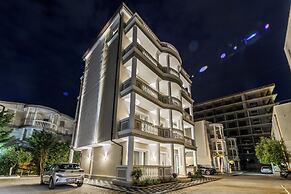 SEA LA VIE SUITES