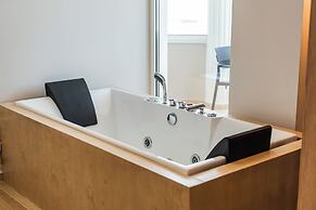 SEA LA VIE SUITES
