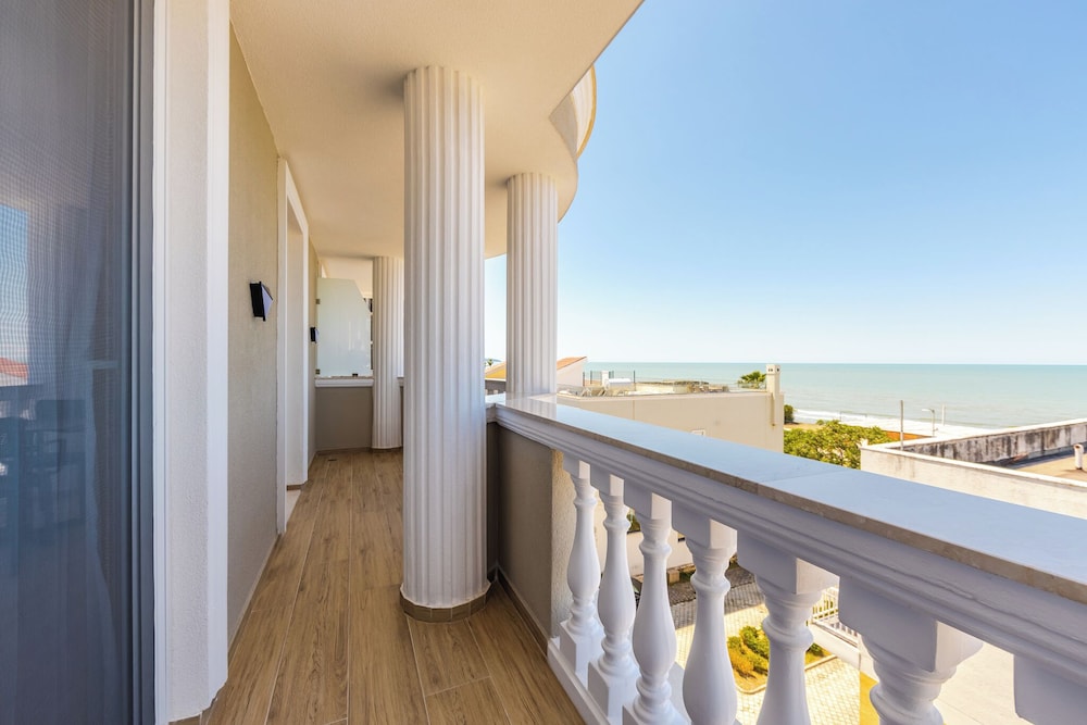 SEA LA VIE SUITES