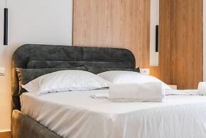 SEA LA VIE SUITES