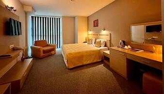 Expo Hotel