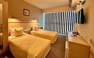 Expo Hotel