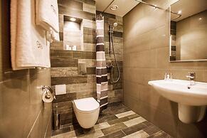 Expo Hotel