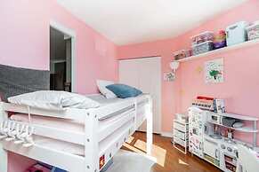 Convenient Downtown Flat