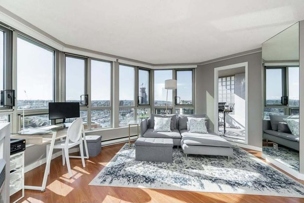 Convenient Downtown Flat