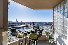 Convenient Downtown Flat