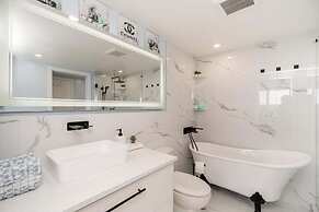 Convenient Downtown Flat