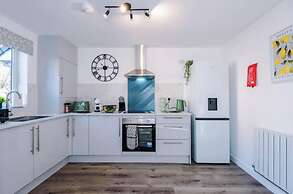 4 Eversley Park