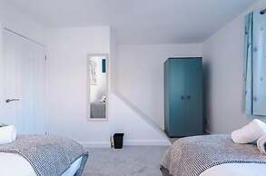 4 Eversley Park