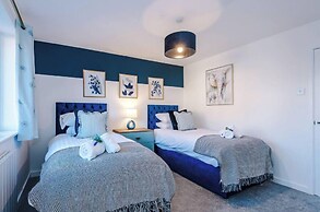 4 Eversley Park