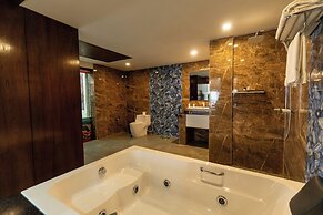 HOTEL MECHI CROWN