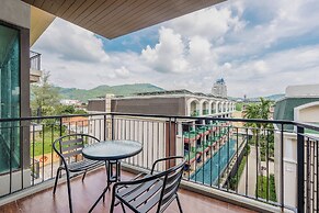 1BR with Pool 3 Min Walk to Beach  C197