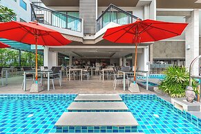 1BR with Pool 3 Min Walk to Beach  C197