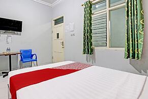 OYO 92287 Hotel Aji Mantoro