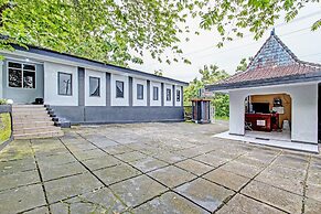OYO 92287 Hotel Aji Mantoro
