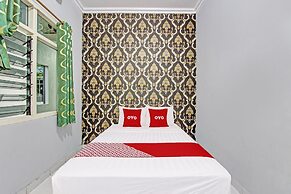 OYO 92287 Hotel Aji Mantoro
