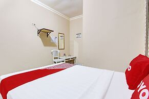 OYO 92287 Hotel Aji Mantoro